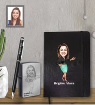 Kişiye Özel Öğretmen Karikatürlü  Siyah Defter Kalem Çakmak Hediye Seti  Bayan-8 (Model 1)