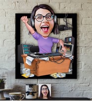 BK Gift Kişiye Özel Bayan Radyocu Karikatürlü 3D Ahşap Tablo-1