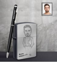 Kişiye Özel Öğretmen Karikatürlü Siyah Çakmak Kalem Hediye Seti Bay-14 (Model 1)