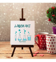 Kişiye Özel Laborant 2 Tasarımlı Şövale Ayaklı Dekoratif Doğal Taş (Krem)