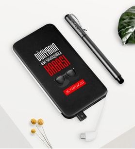 BK Gift Kişiye Özel Dünyanın En Yakışıklı Babası Siyah 5000 mAh Powerbank ve Kalem Seti-2 (Model 1)
