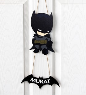 İsme Özel Temalı Bebek Odası Ahşap Kapı Süsü - Batman Temalı (Siyah)