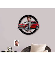 BK Gift Kişiye Özel Plakalı Erkek Peugeot 2008 Karikatürlü Ahşap Duvar Saati-2 (Beyaz)
