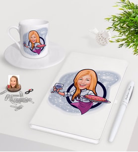 BK Gift Kişiye Özel Bayan Garson Karikatürlü Beyaz Defter Kalem Türk Kahvesi Fincanı Seti-1 (Model 1)