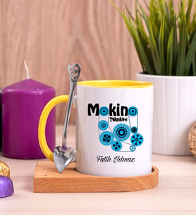 Makine Teknikeri Ahşap Altlıklı Sarı Kupa Bardak