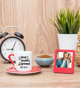 Görsel Sanatlar Öğretmeni Kırmızı Fincan ve Kırmızı Mini Fotoğraf Çerçevesi