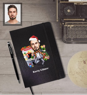 Kişiye Özel Yılbaşı Erkek Karikatürlü Siyah Defter Kalem Hediye Seti Model-4