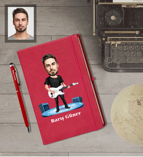 Kişiye Özel Gitarist Karikatürlü  Kırmızı Defter Kalem Hediye Seti Bay-3