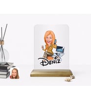 BK Gift Kişiye Özel Kadın Muhasebeci Karikatürlü Ahşap Standlı Çerçeve (Beyaz)