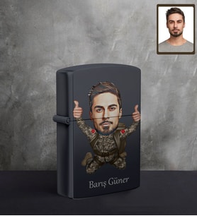 Kişiye Özel Asker Karikatürlü UV Baskılı Siyah Benzinli Çakmak Bay-2