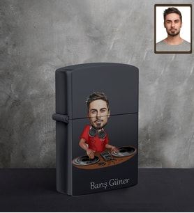 Kişiye Özel Dj Karikatürlü UV Baskılı Siyah Benzinli Çakmak Bay-1
