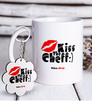 BK Gift Kişiye Özel Kiss The Cheff Beyaz Kupa ve Anahtarlık Hediye Seti (Model 1)
