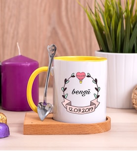 İsim Yazılı Tarihli Ahşap Altlıklı Sarı Kupa Bardak
