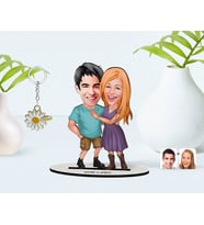 BK Gift Kişiye Özel Sevgililer Karikatürlü 3D Ahşap Biblo ve İsimli Gold Papatya Anahtarlık-80 (Model 1)