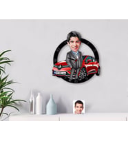 BK Gift Kişiye Özel Plakalı Erkek Renault Clio Karikatürlü Ahşap Duvar Saati-2 (Beyaz)