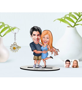BK Gift Kişiye Özel Sevgililer Karikatürlü 3D Ahşap Biblo ve İsimli Gold Papatya Anahtarlık-14 (Model 1)