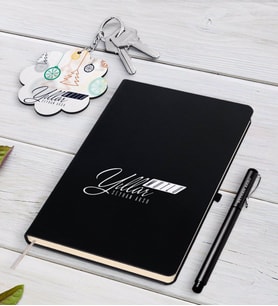 BK Gift Kişiye Özel Yılbaşı Mutlu Yıllar Siyah Defter Kalem ve Anahtarlık Hediye Seti-15 (Model 1)