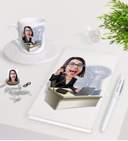 BK Gift Kişiye Özel Bayan Asistan Karikatürlü Beyaz Defter Kalem Türk Kahvesi Fincanı Seti-1 (Model 1)
