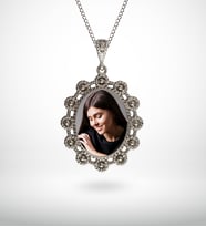 BK Gift Kişiye Özel Fotoğraflı Otantik Gümüş Yaldız Kolye Model 7