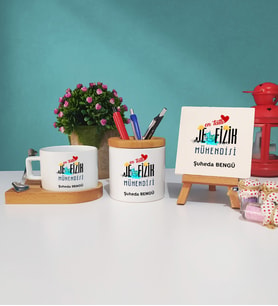 Mesajlı Jeofizik Mühendisi Tasarımlı Kişiye Özel Jeofizik Mühendisi Ahşap Altlıklı Fincan Kalemlik ve Dekoratif Taş Baskı Hediye Seti