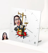 BK Gift Kişiye Özel Bayan Avukat Karikatürlü Masaüstü Kare Cam Saat - 4 (Beyaz)