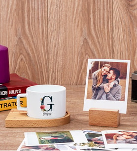 Baş Harfli ve İsimli Fincan ve Ahşap Standlı Polaroid Set