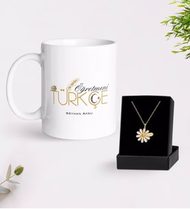 BK Gift Kişiye Özel Türkçe Öğretmeni Beyaz Kupa ve Papatya Kolye Hediye Seti (Model 1)