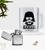 BK Gift Kişiye Özel Galaksinin En İyi Babası Cam Kupa Bardak Benzinli Metal Çakmak Seti-2 (Model 1)