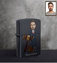 Kişiye Özel Avukat Karikatürlü UV Baskılı Siyah Benzinli Çakmak Bay-4