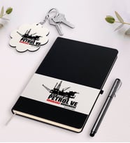 BK Gift Kişiye Özel Petrol Ve Doğalgaz Mühendisi Siyah Defter Kalem Ve Anahtarlık Hediye Seti (Model 1)
