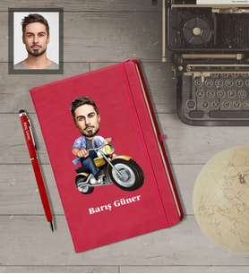Kişiye Özel Erkek Karikatürlü  Kırmızı Defter Kalem Hediye Seti Model-4