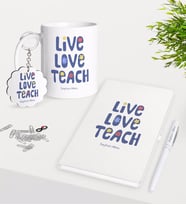 BK Gift Kişiye Özel Yaşa Sev Öğret Kupa Anahtarlık Beyaz Defter Kalem Hediye Seti-1 (Model 1)