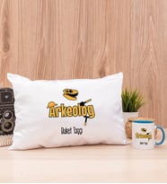 Arkeolog Dikdörtgen Yastık ve Mavi Kupa Bardak