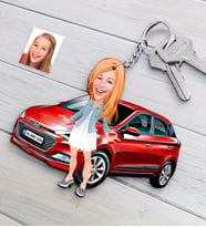 BK Gift Kişiye Özel Bayan Hyundai i20 Figürlü Plakalı Ahşap Karikatür Anahtarlık (Beyaz)