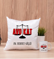 Avukat Kare Yastık ve Beyaz Kupa Bardak