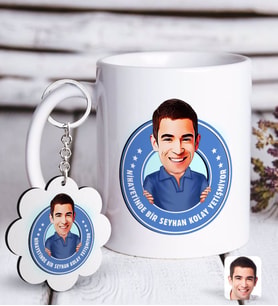 BK Gift Kişiye Özel Erkek Kolay Yetişmiyor Karikatürlü Beyaz Kupa ve Anahtarlık Hediye Seti-3 (Model 1)