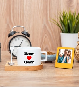 Sevgililere Özel İsim Yazılı Fincan ve Turuncu Mini Fotoğraf Çerçevesi