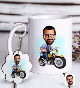 BK Gift Kişiye Özel Erkek Motorcu Karikatürlü Beyaz Kupa ve Anahtarlık Hediye Seti (Model 1)