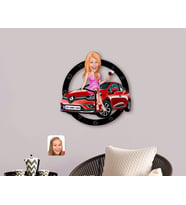 BK Gift Kişiye Özel Plakalı Kadın Renault Clio Karikatürlü Ahşap Duvar Saati-1 (Beyaz)