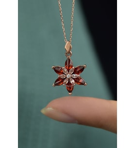 925 Ayar Gümüş Rose Kaplma Tepelikli Kırmızı Lotus Kolye