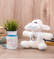 İki İsimli Çiftlere Özel Mavi Kupa Bardak ve Peluş Koyun