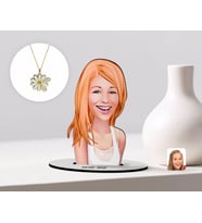 BK Gift Kişiye Özel Kadın Karikatürlü 3D Ahşap Biblo ve İsimli Tarihli Papatya Kolye Seti-37 (Model 1)