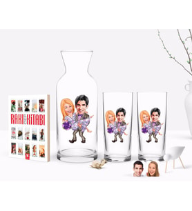 BK Gift Kişiye Özel Renkli Baskılı Sevgililer Karikatürlü İkili Rakı Bardağı Karaf ve Cep Kitabı Hediye Seti-56 (Model 1)