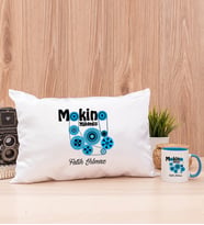 Makine Mühendisi Dikdörtgen Yastık ve Mavi Kupa Bardak