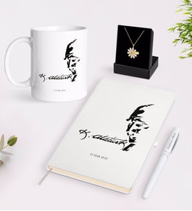 BK Gift Kişiye Özel Atatürk Temalı Beyaz Kupa Defter Kalem ve İsimli Papatya Kolye Hediye Seti-21 (Model 1)