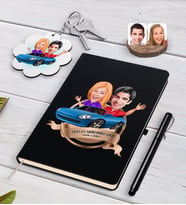 BK Gift Kişiye Özel Yılın En Mükemmel Çifti Karikatürlü Siyah Defter Kalem ve Anahtarlık Hediye Seti-52 (Model 1)