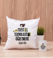 Tekstil Teknolojisi Öğretmeni Kare Yastık ve Beyaz Kupa Bardak
