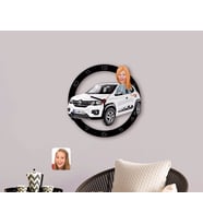BK Gift Kişiye Özel Plakalı Kadın Renault Kwid Karikatürlü Ahşap Duvar Saati-1 (Beyaz)