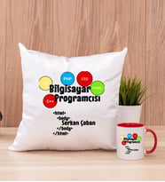 Bilgisayar Programcısı Kare Yastık ve Kırmızı Kupa Bardak