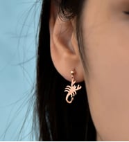 Papatya Silver 925 Ayar Gümüş Akrep Model Çivili Kadın Top Küpe (Rose)
